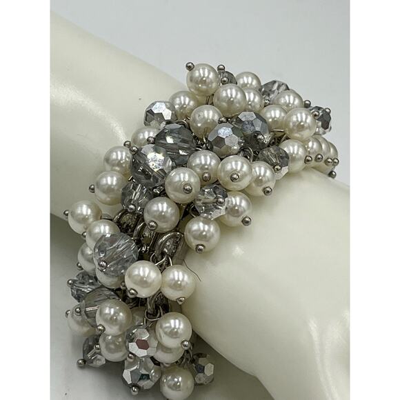 Womens Silver Tone Faux Pearl Silver Bead Cluster Cha Cha Dangle Bracelet - Picture 3 of 8